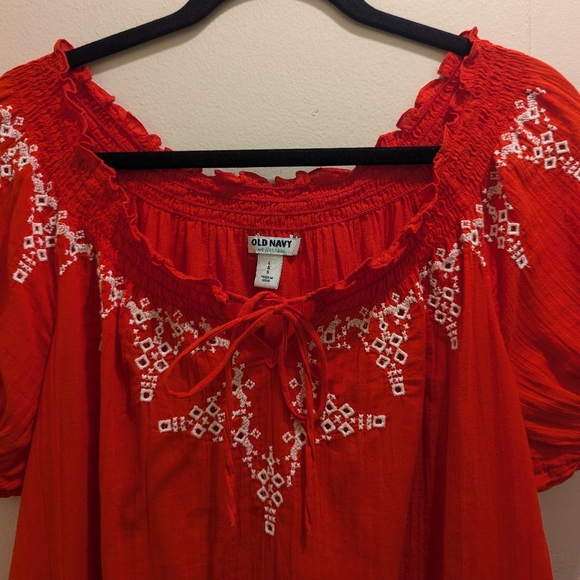 Old Navy Red Peaseant Blouse White Embroidery Short Puff Sleeve Tie Front- L - Picture 6 of 11